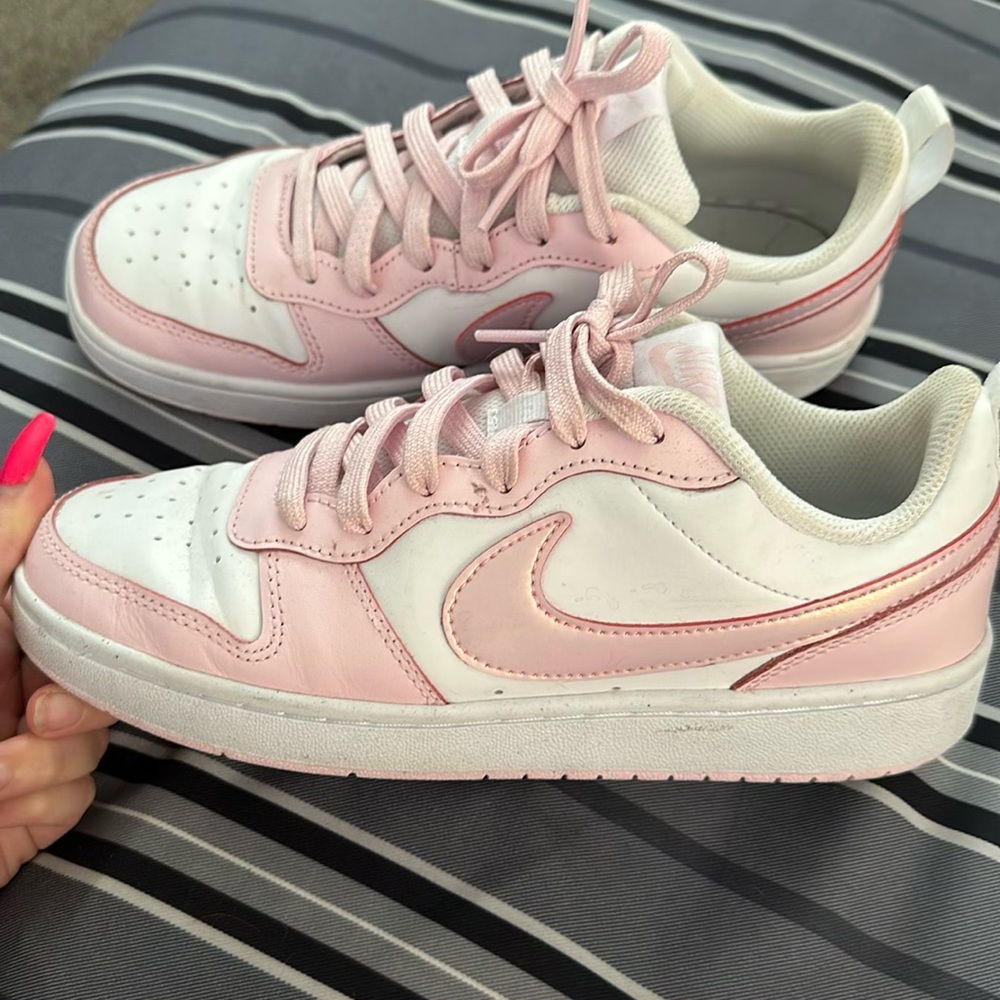 nike girls court borough 2 low